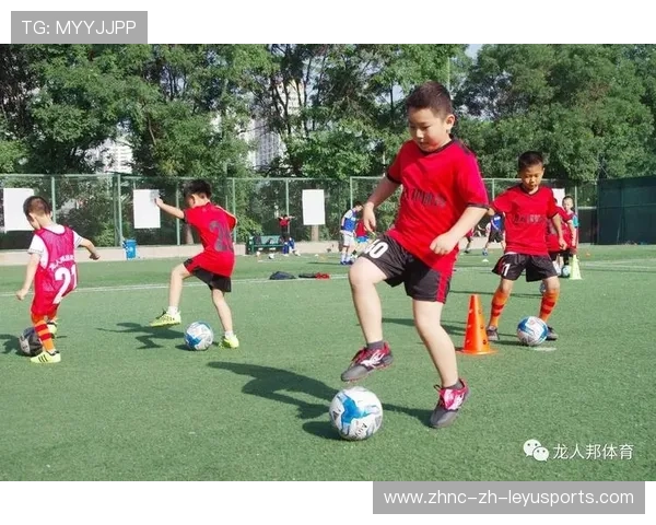 足球俱乐部在青训中加强家长教育与法律援助以保护未成年人，足球青训俱乐部规章制度